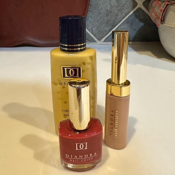 VTG DIANDRA MAKE-UP TRIO TIME RELEASE DAILY MOISTURE LOTION—2 oz CREAM CONCEALER - Picture 10 of 15